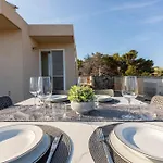 Zer- Spacious House With Terrace And Views Marsaxlokk