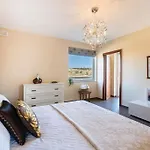 Apartament Zer- Spacious House With Terrace And Views *
