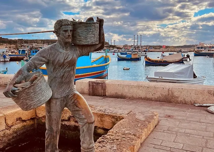 Zer- Spacious House With Terrace And Views Marsaxlokk