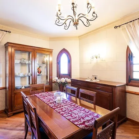 Zer- Spacious House With Terrace And Views
