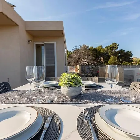 Zer- Spacious House With Terrace And Views Marsaxlokk