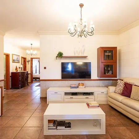 Zer- Spacious House With Terrace And Views شقة مرسلوك