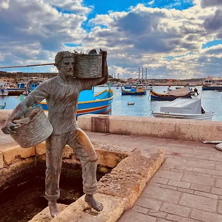 Zer- Spacious House With Terrace And Views Marsaxlokk