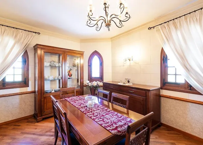 Zer- Spacious House With Terrace And Views