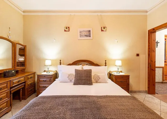 Zer- Spacious House With Terrace And Views * مرسلوك