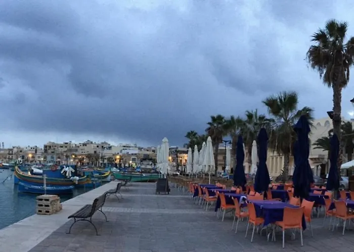 Zer- Spacious House With Terrace And Views شقة