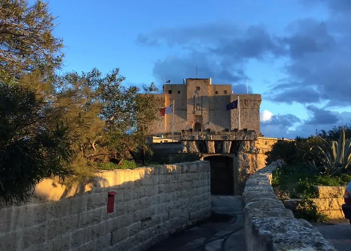 Zer- Spacious House With Terrace And Views شقة *