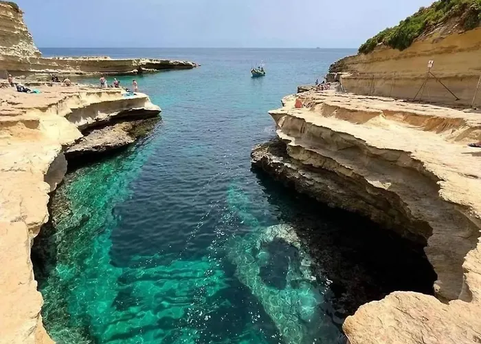 Zer- Spacious House With Terrace And Views شقة مرسلوك