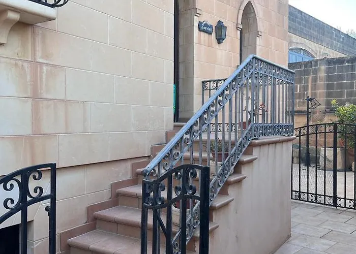 Zer- Spacious House With Terrace And Views